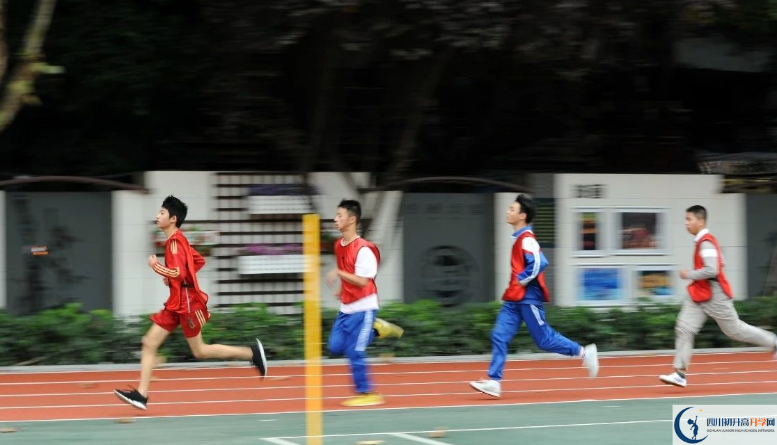 成都大學(xué)附屬中學(xué)實(shí)驗(yàn)班人數(shù)是多少？