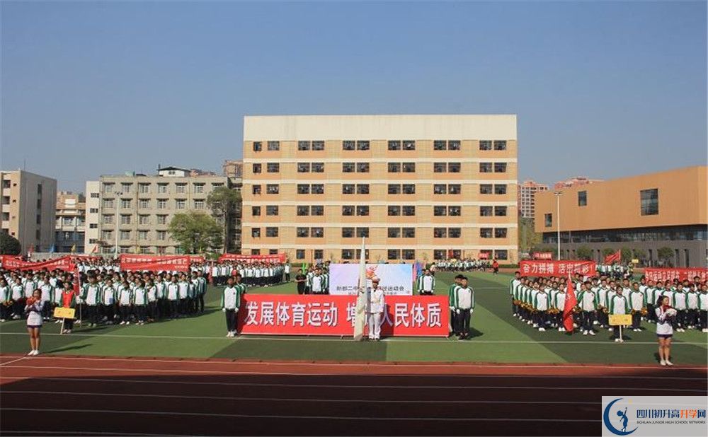 新都二中實(shí)驗(yàn)班人數(shù)是多少？