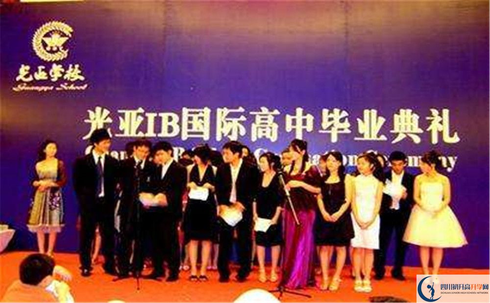 光亞學(xué)校實(shí)驗(yàn)班人數(shù)是多少？