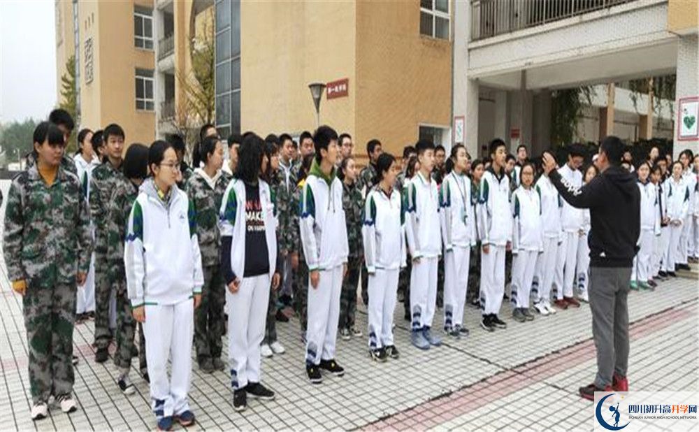 八一聚源高級(jí)中學(xué)是私立收費(fèi)嗎？