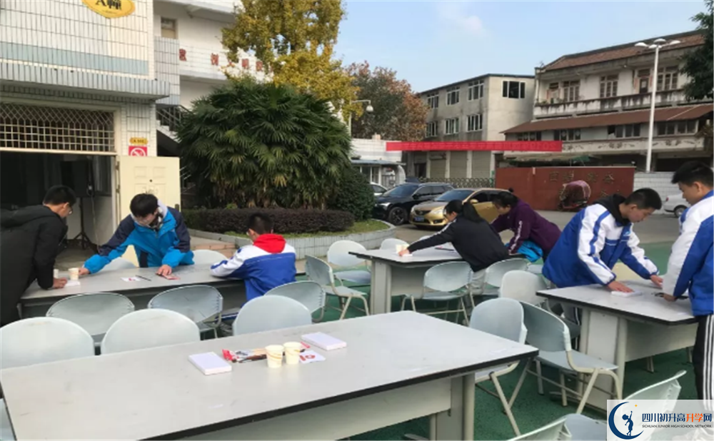 新都泰興中學(xué)實驗班學(xué)費貴嗎？