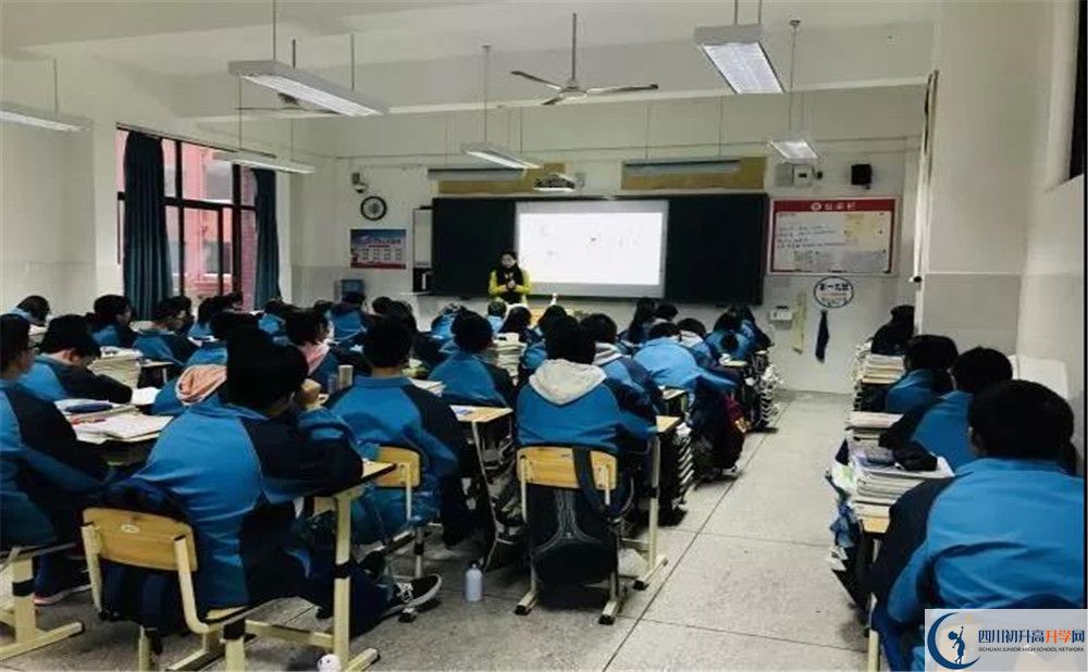 新都一中高中分班考試難嗎？