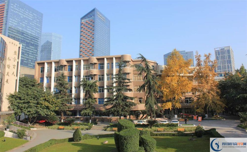 成都市鹽道街中學在校學生總人數(shù)是多少？