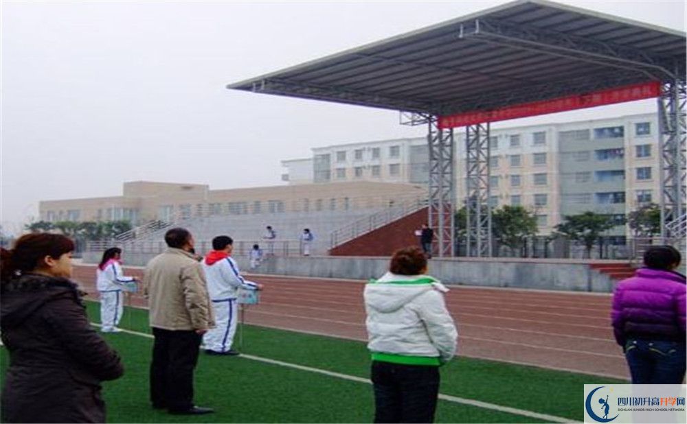電子科技大學(xué)實(shí)驗(yàn)中學(xué)在校學(xué)生總?cè)藬?shù)是多少？