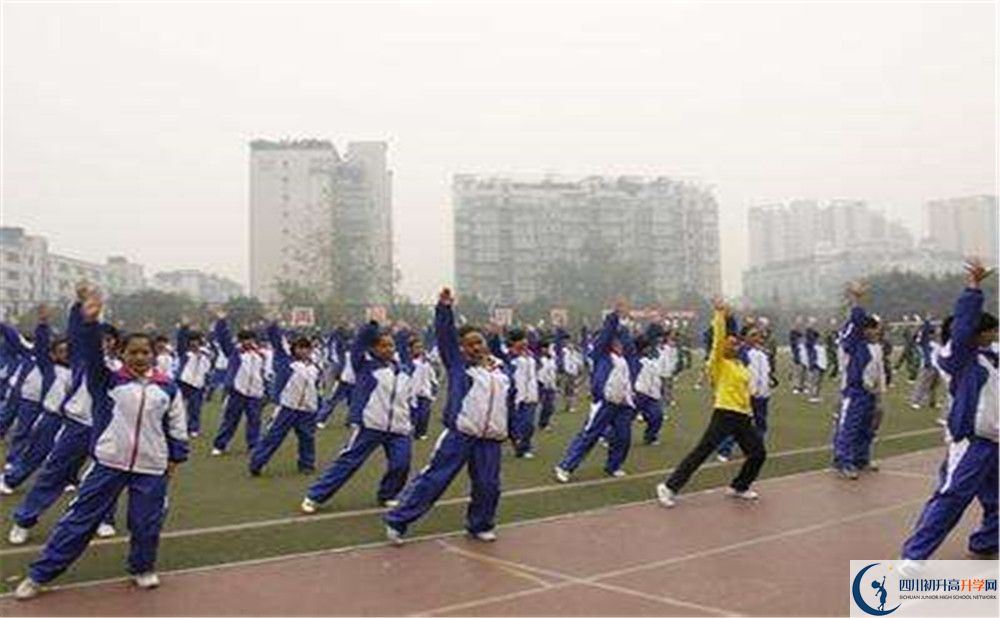 成都高新實(shí)驗(yàn)中學(xué)在校學(xué)生總?cè)藬?shù)是多少？