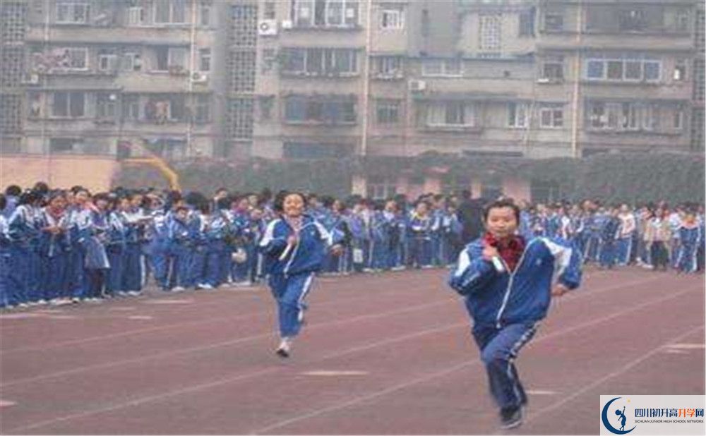成都新世紀外國語學校在校學生總人數是多少？