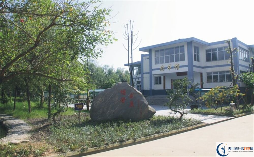 樹德懷遠(yuǎn)中學(xué)在校學(xué)生總?cè)藬?shù)是多少？