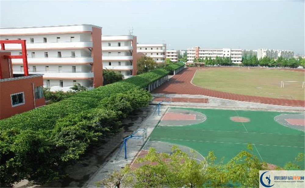 大邑中學(xué)在校學(xué)生總?cè)藬?shù)是多少？
